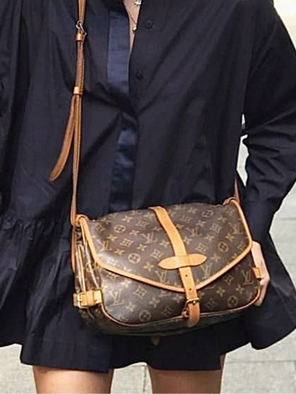 Saumur 30 Louis Vuitton crossbody